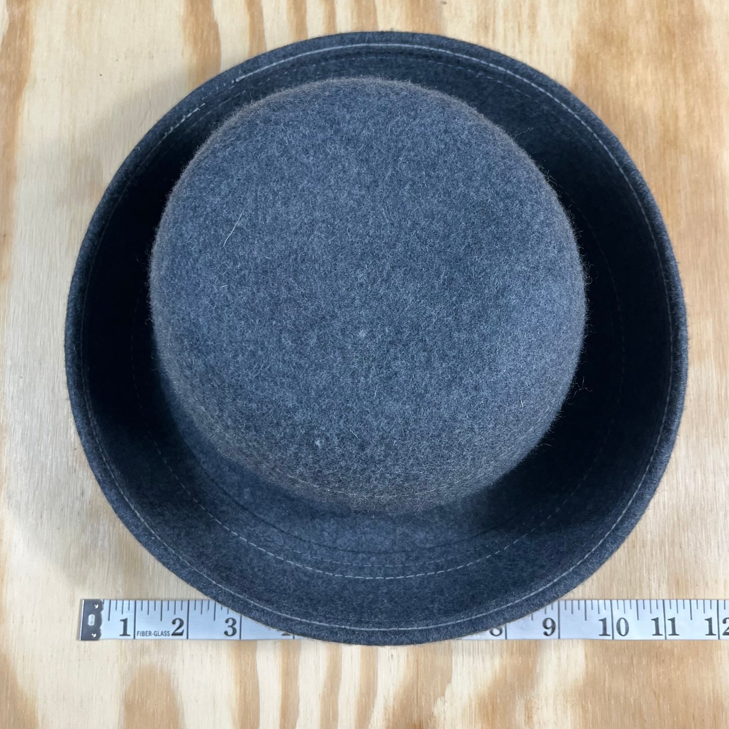 90s VTG Liz Claiborne charcoal wool cloche hat - O/S