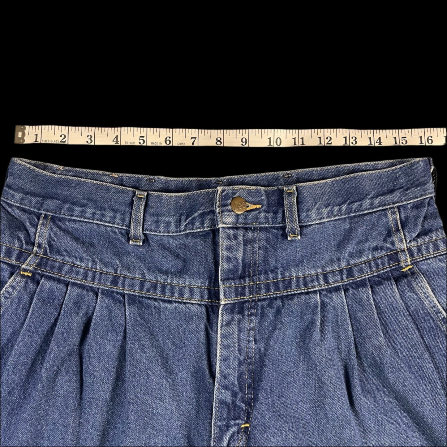 90s VTG Lee pleated high rise bermuda shorts - size M/L