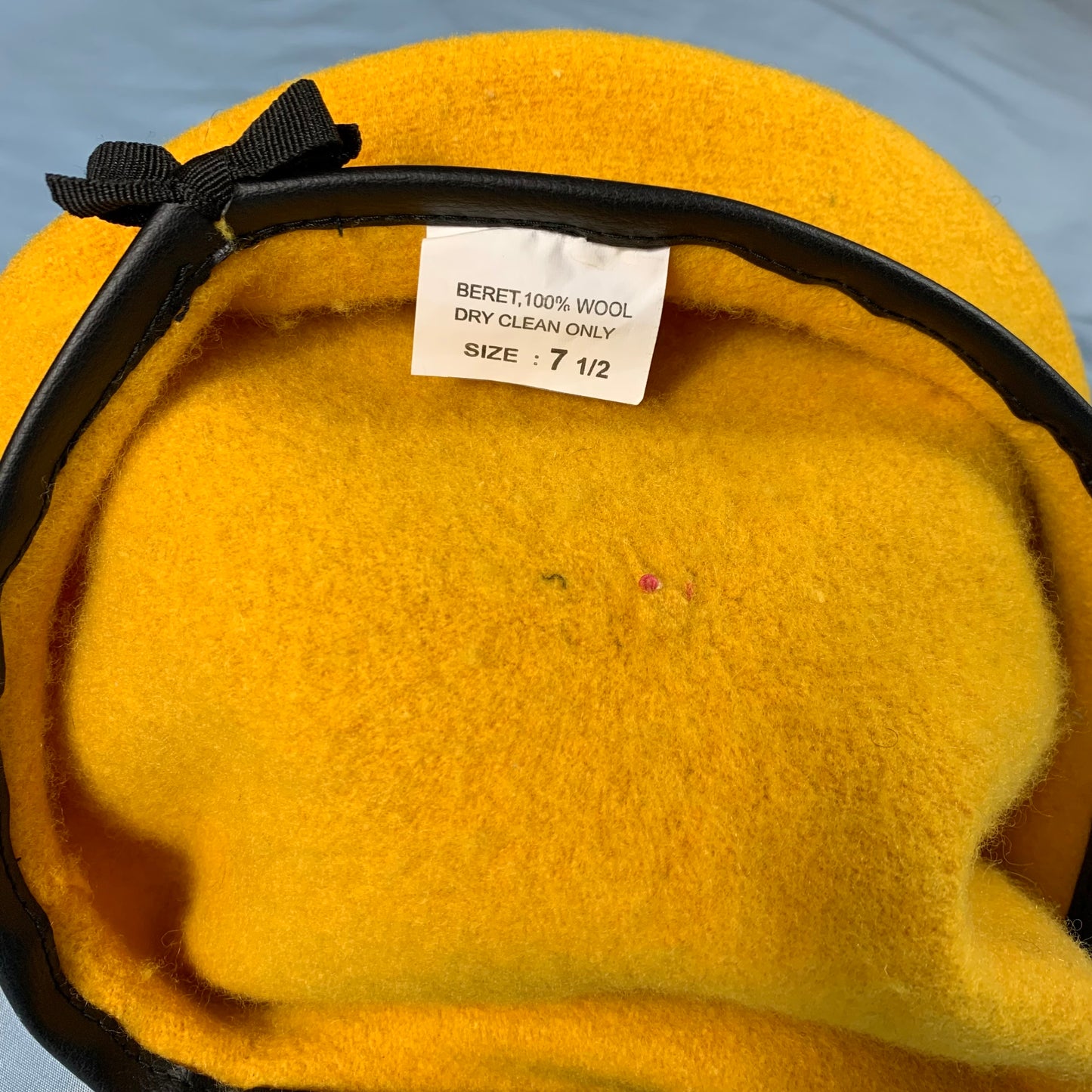 preloved gold and black beret - size 7.5