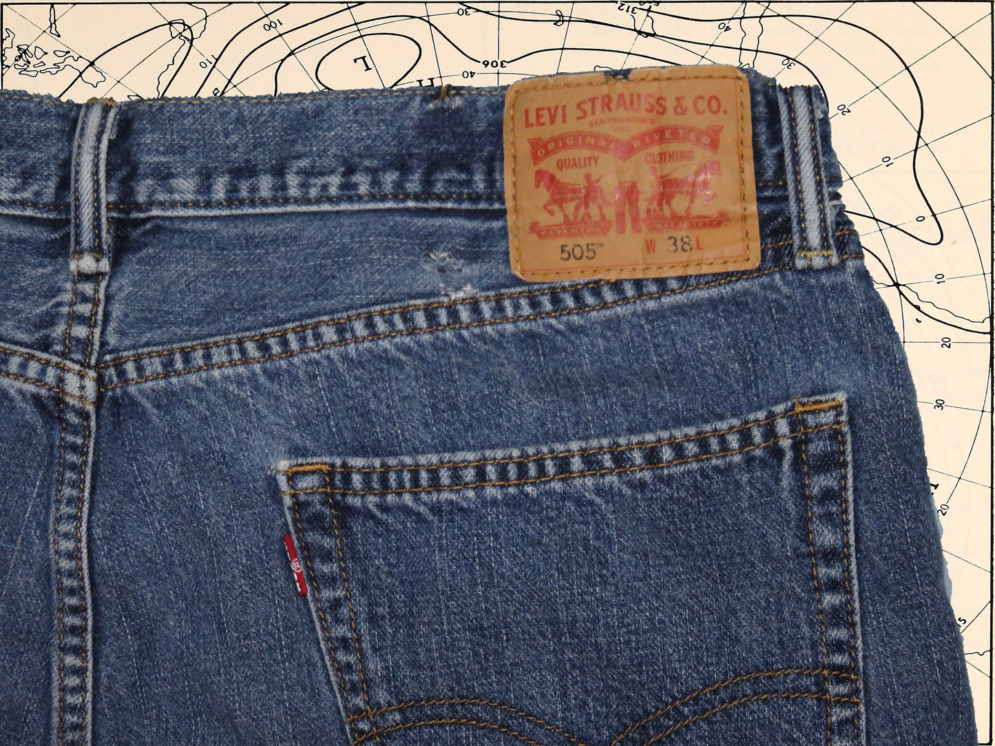 preloved Levi's 505 jorts - size 38