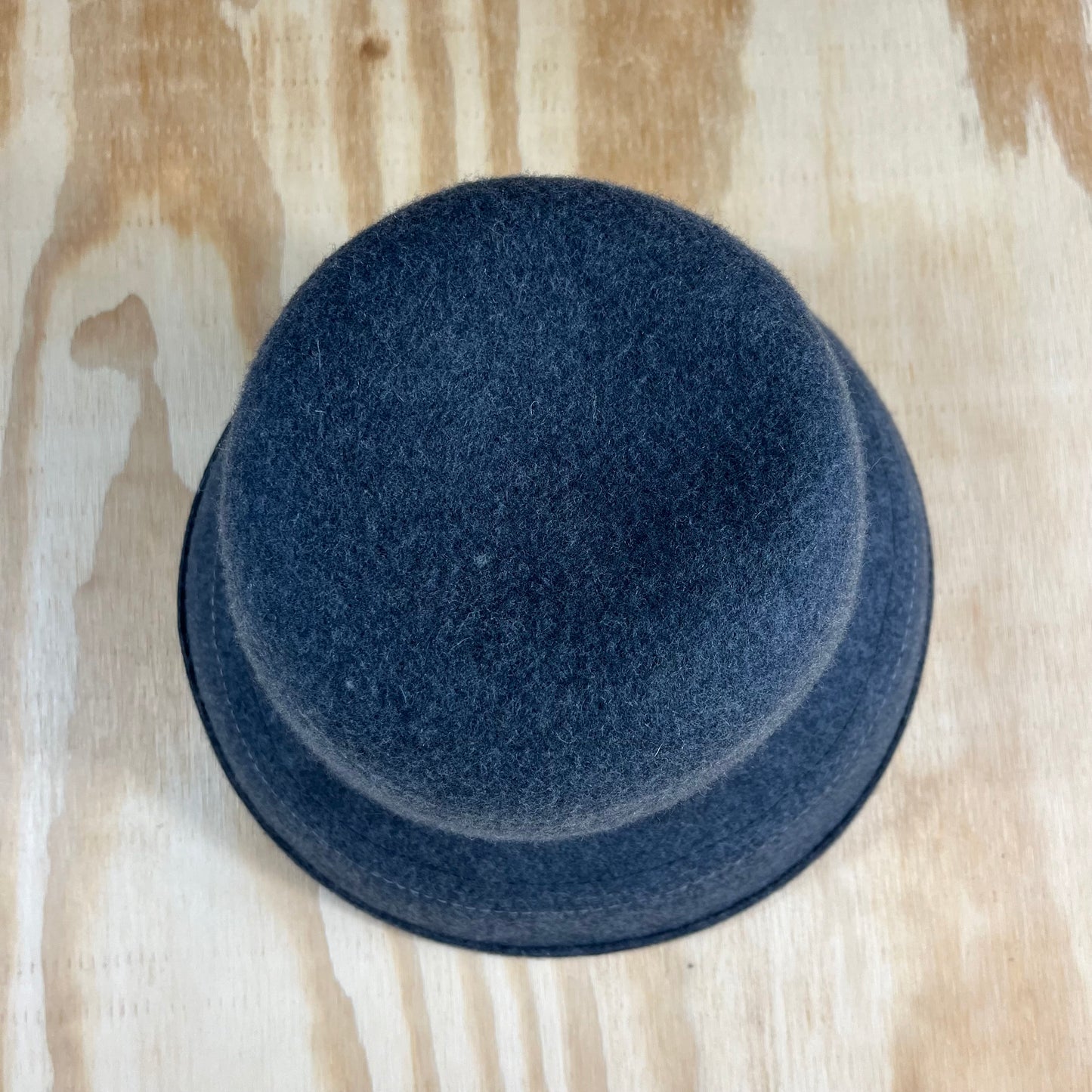 90s VTG Liz Claiborne charcoal wool cloche hat - O/S