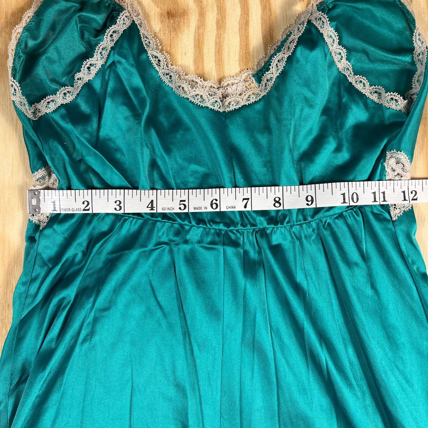 80s VTG Vanity Fair peacock lace maxi nightgown - XS/S