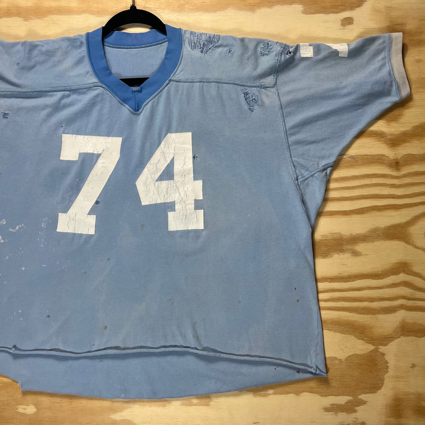 80s VTG thrashed cropped faded blue football jersey - XL/XXL