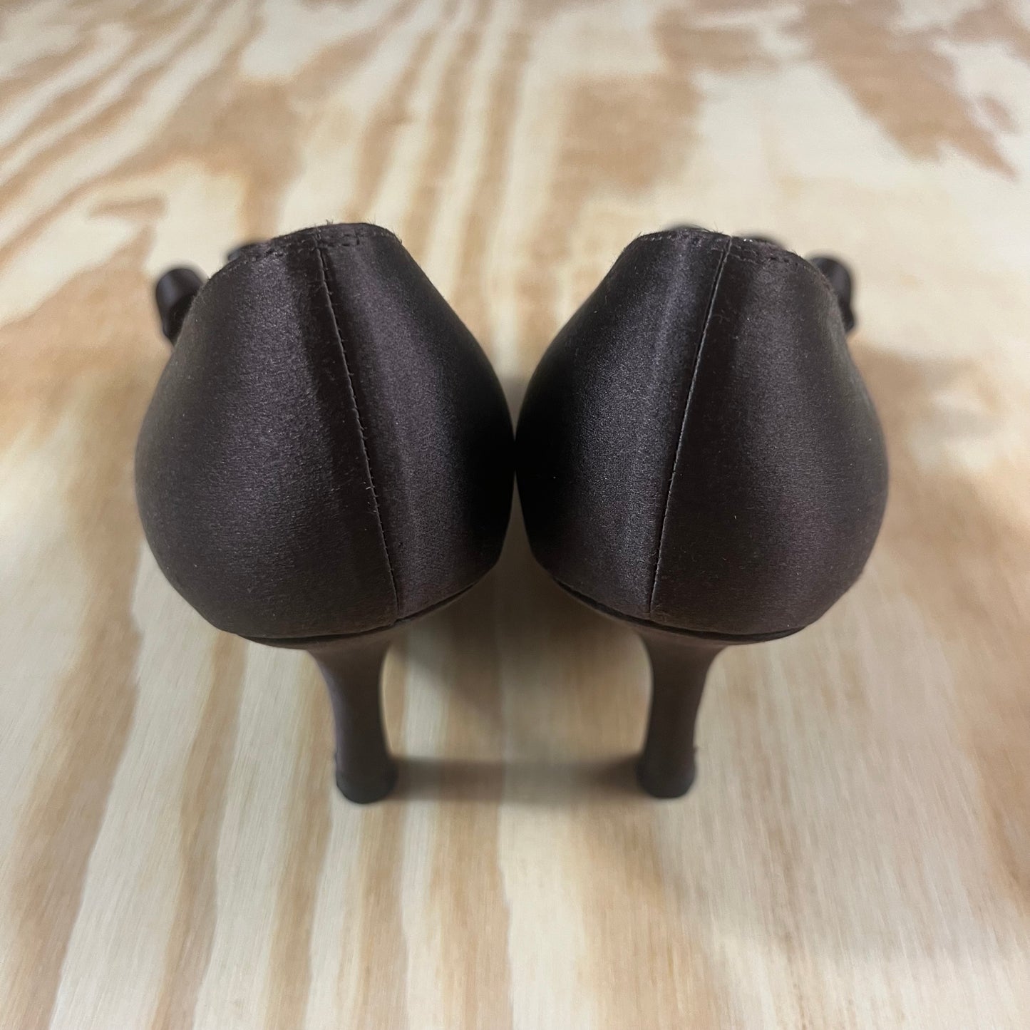 preloved Stuart Weitzman satin ruffle peep-toe pumps - 8.5W