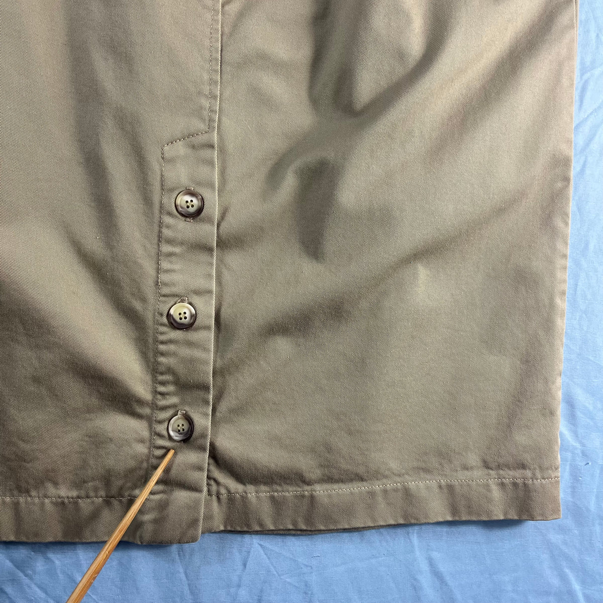 90s VTG khaki cotton chino pleated button back midi skirt - 30/32 - WL/M30