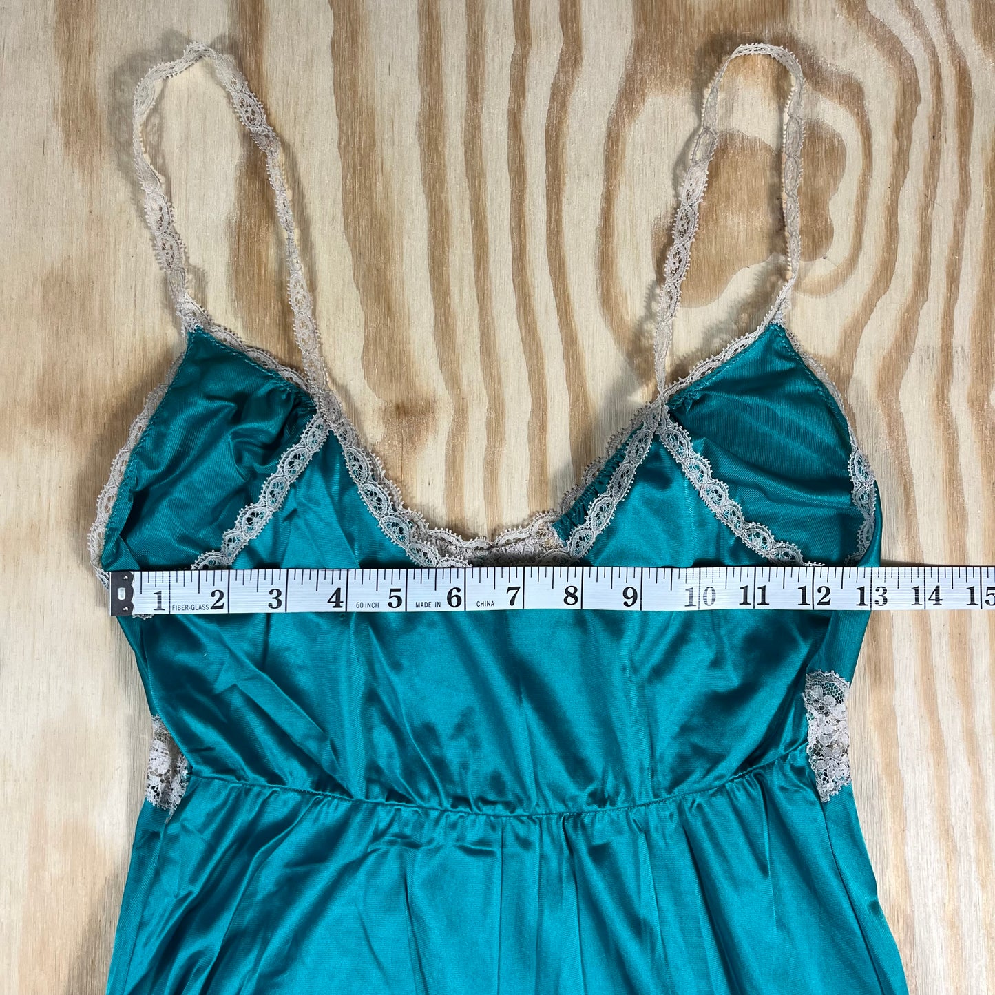 80s VTG Vanity Fair peacock lace maxi nightgown - XS/S
