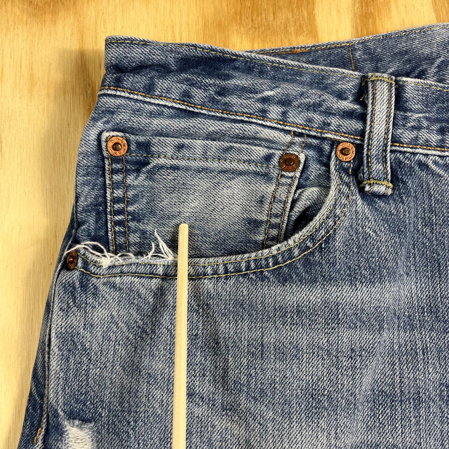 preloved Levi's 501 medium wash straight leg button fly jeans - 32x32