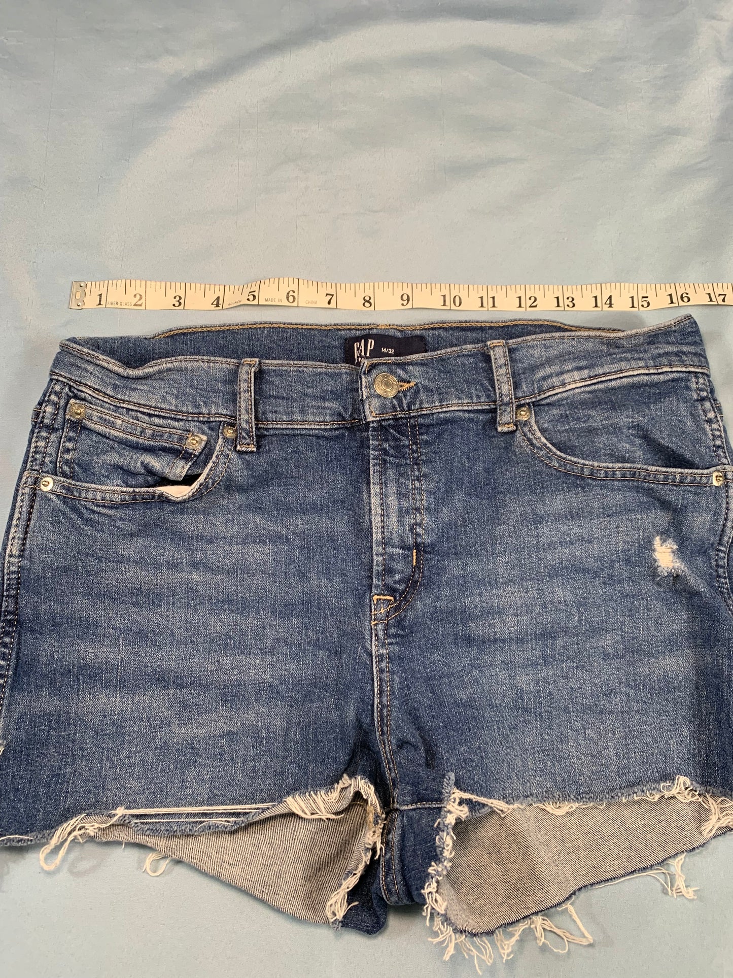 reworked GAP cutoff shorts - M/L