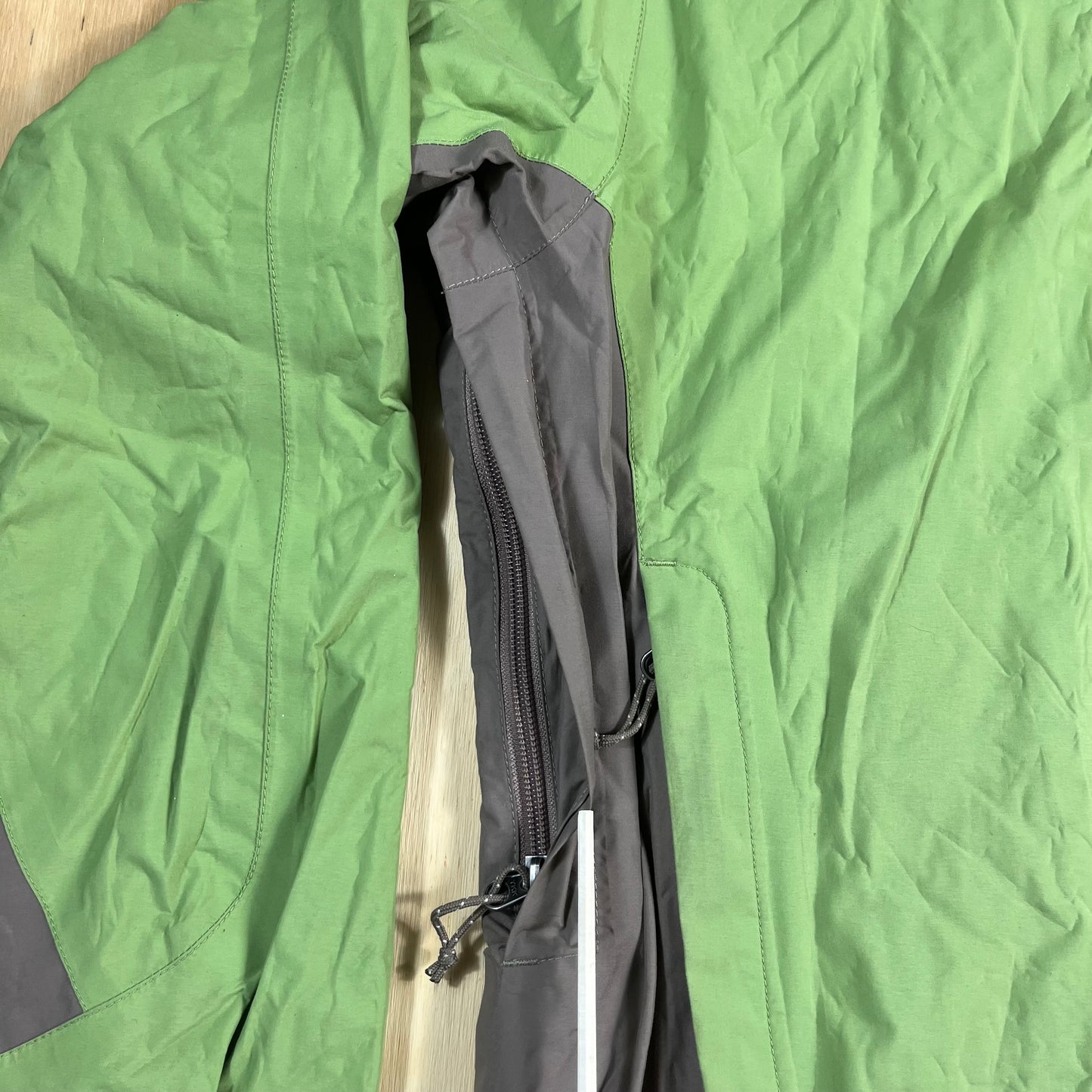 preloved The North Face HyVent leaf green rain jacket - XS/S