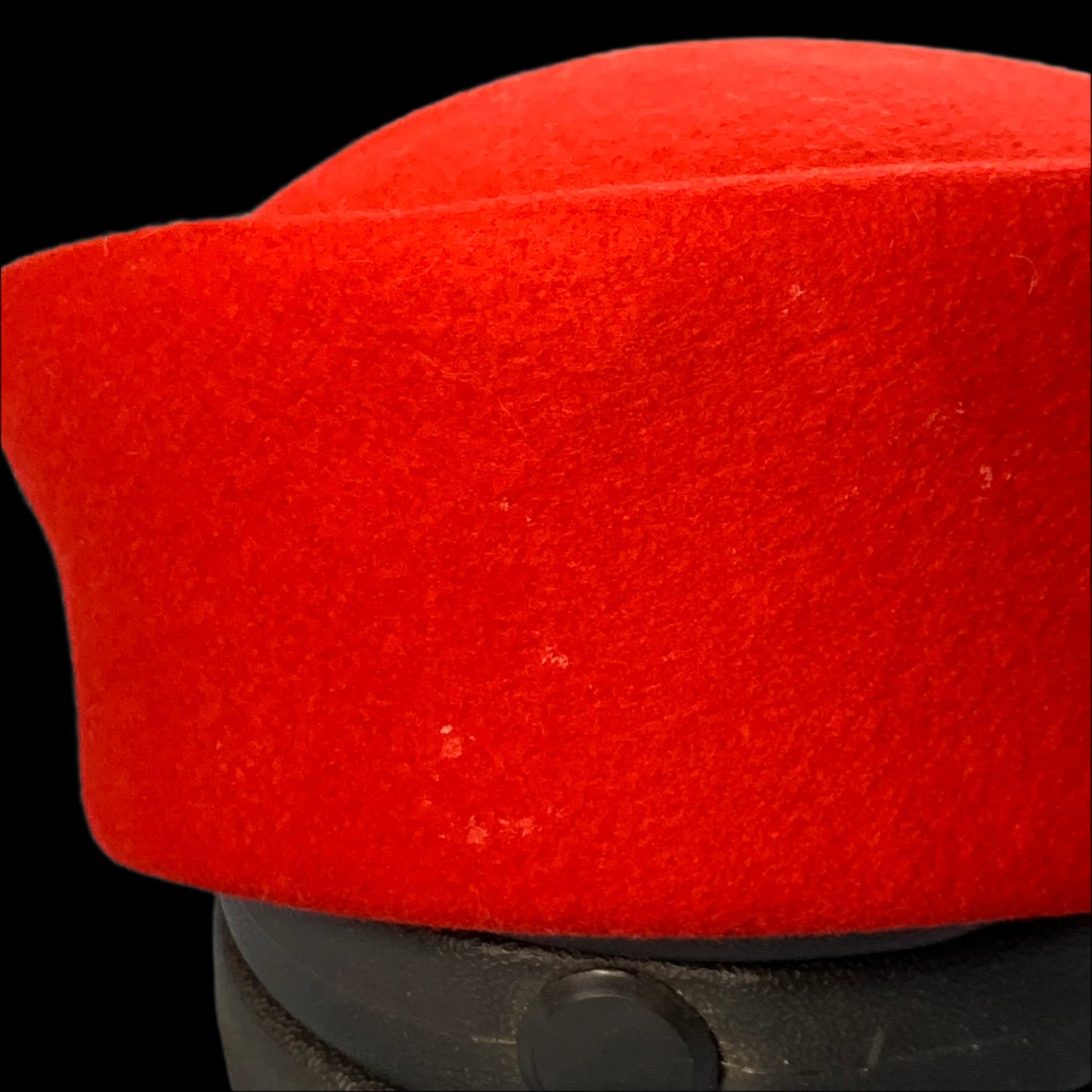 80s vintage red brimless hat - size OS