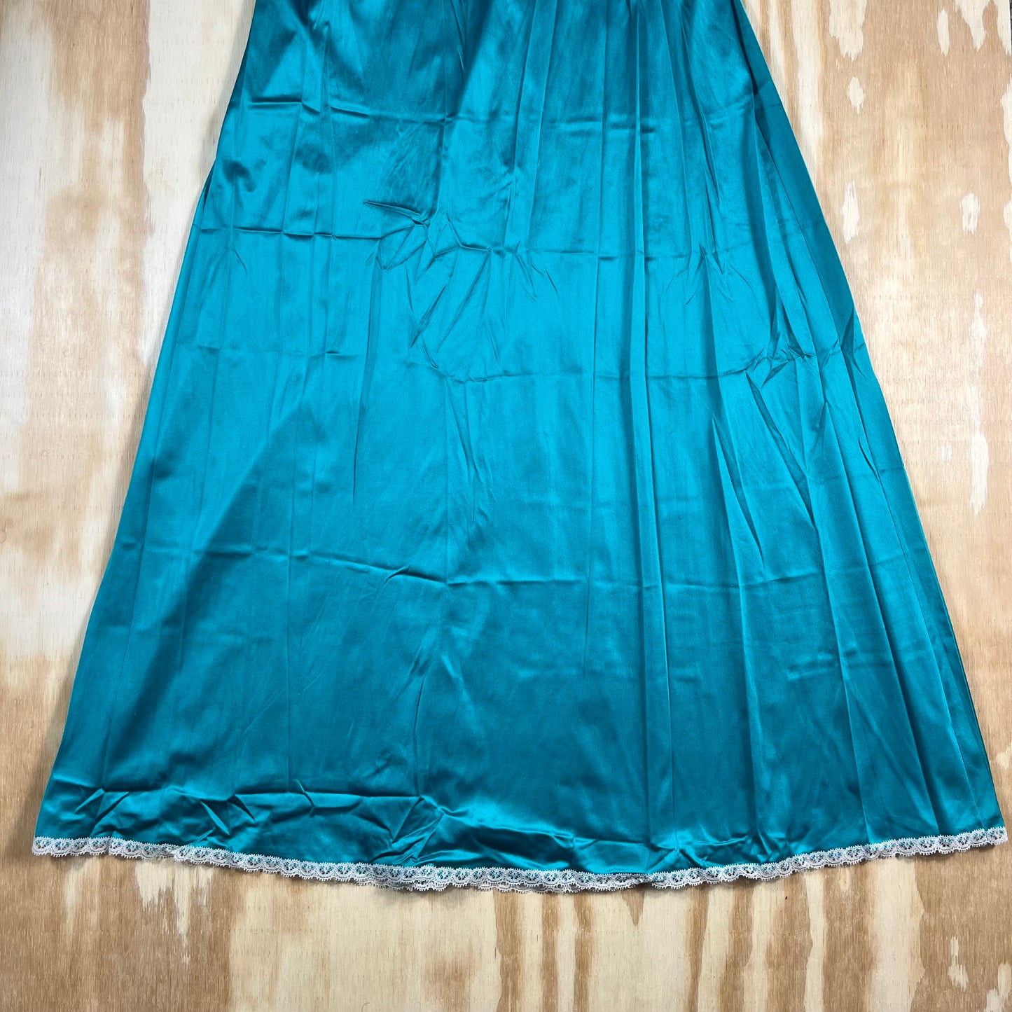 80s VTG Vanity Fair peacock lace maxi nightgown - XS/S