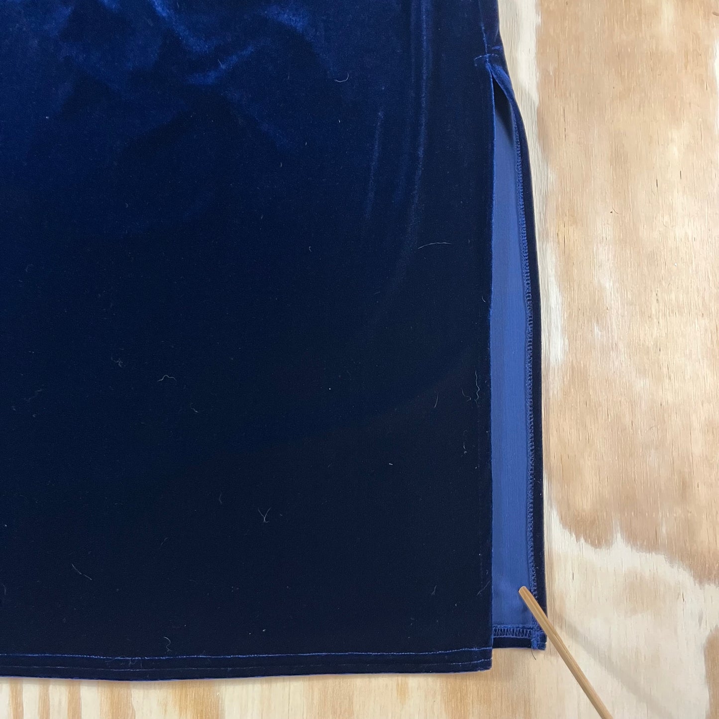 90s VTG blue velvet maxi skirt - L/XL