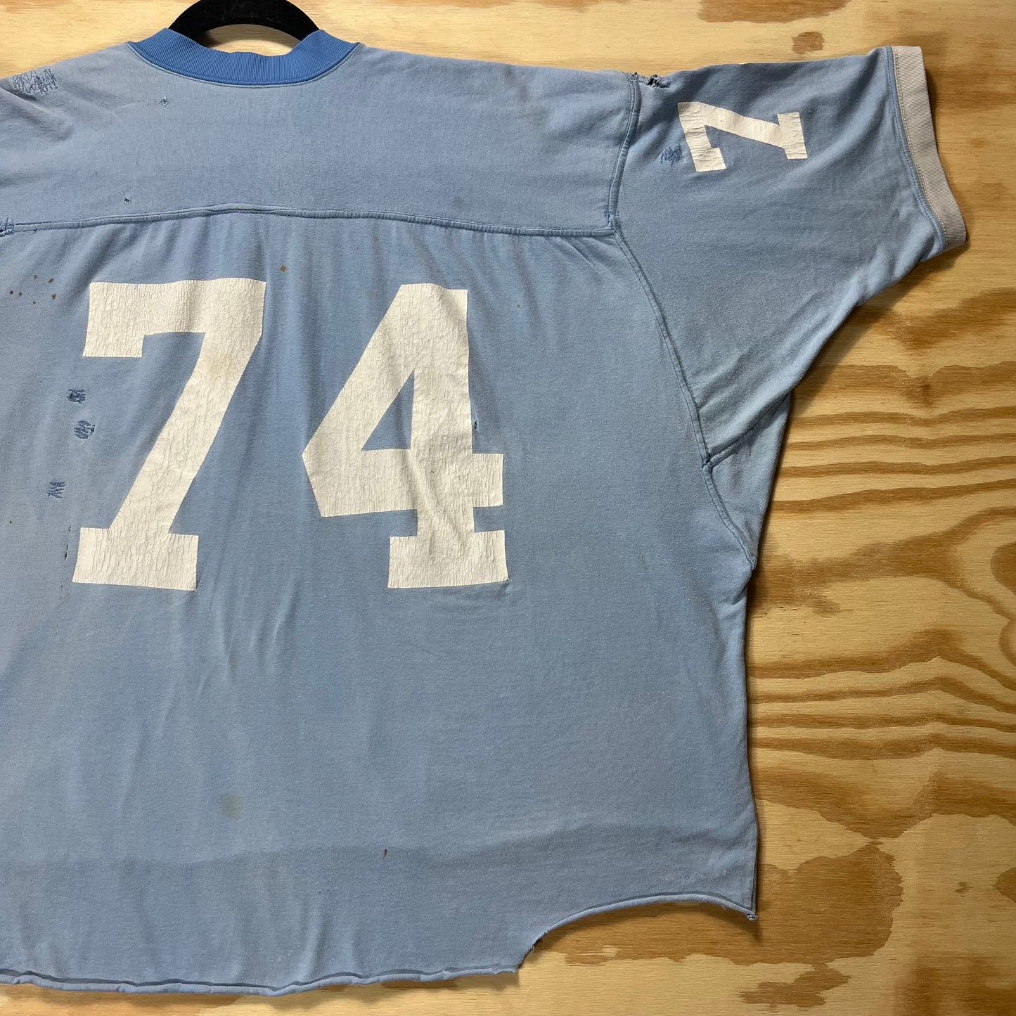 80s VTG thrashed cropped faded blue football jersey - XL/XXL
