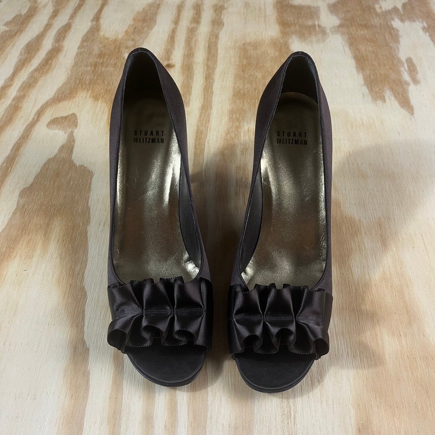 preloved Stuart Weitzman satin ruffle peep-toe pumps - 8.5W