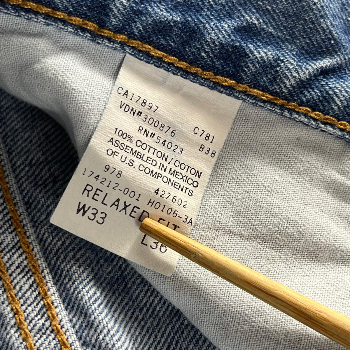 90s VTG GAP Blue Jeans No 8 RLX relaxed straight denim - 32x35