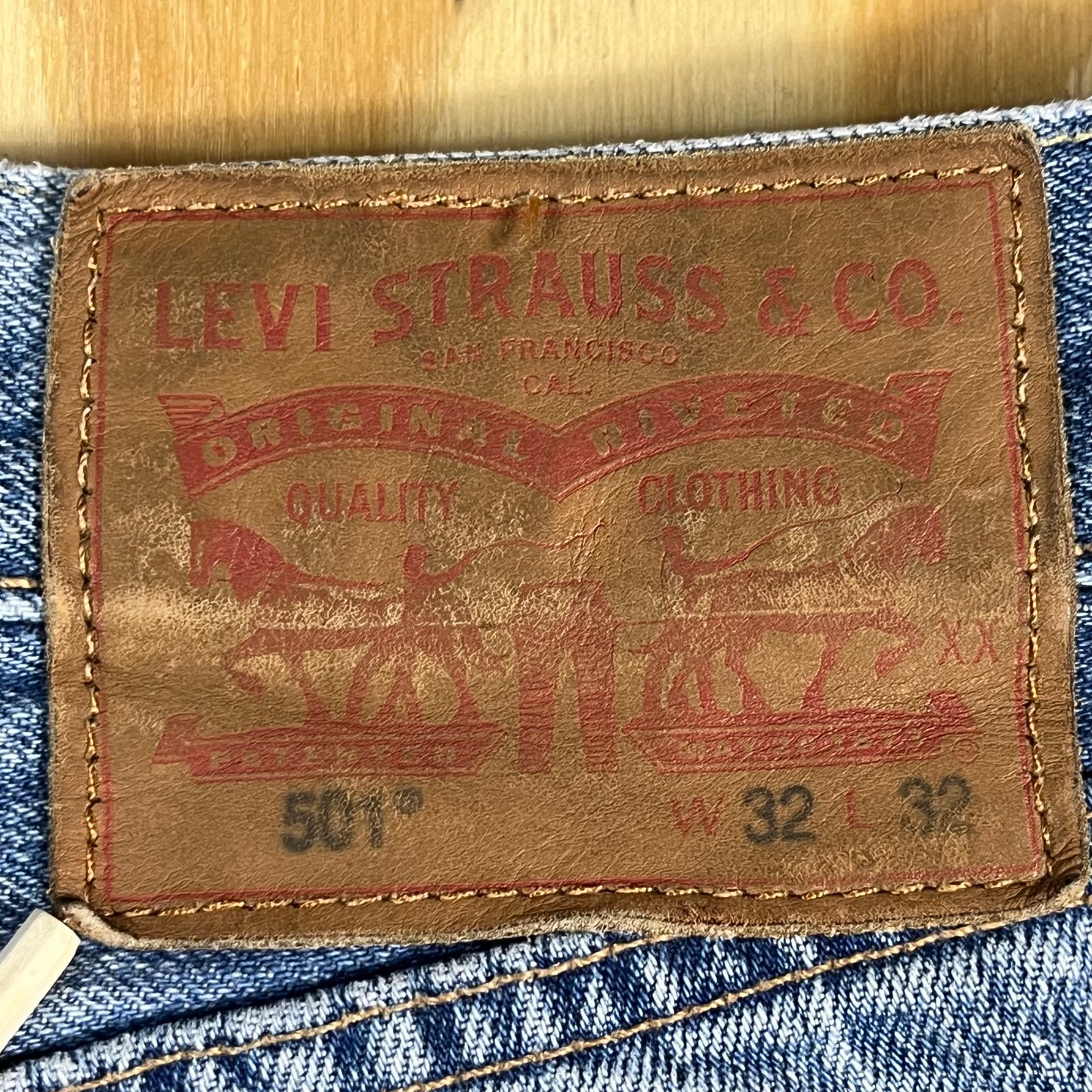 preloved Levi's 501 medium wash straight leg button fly jeans - 32x32