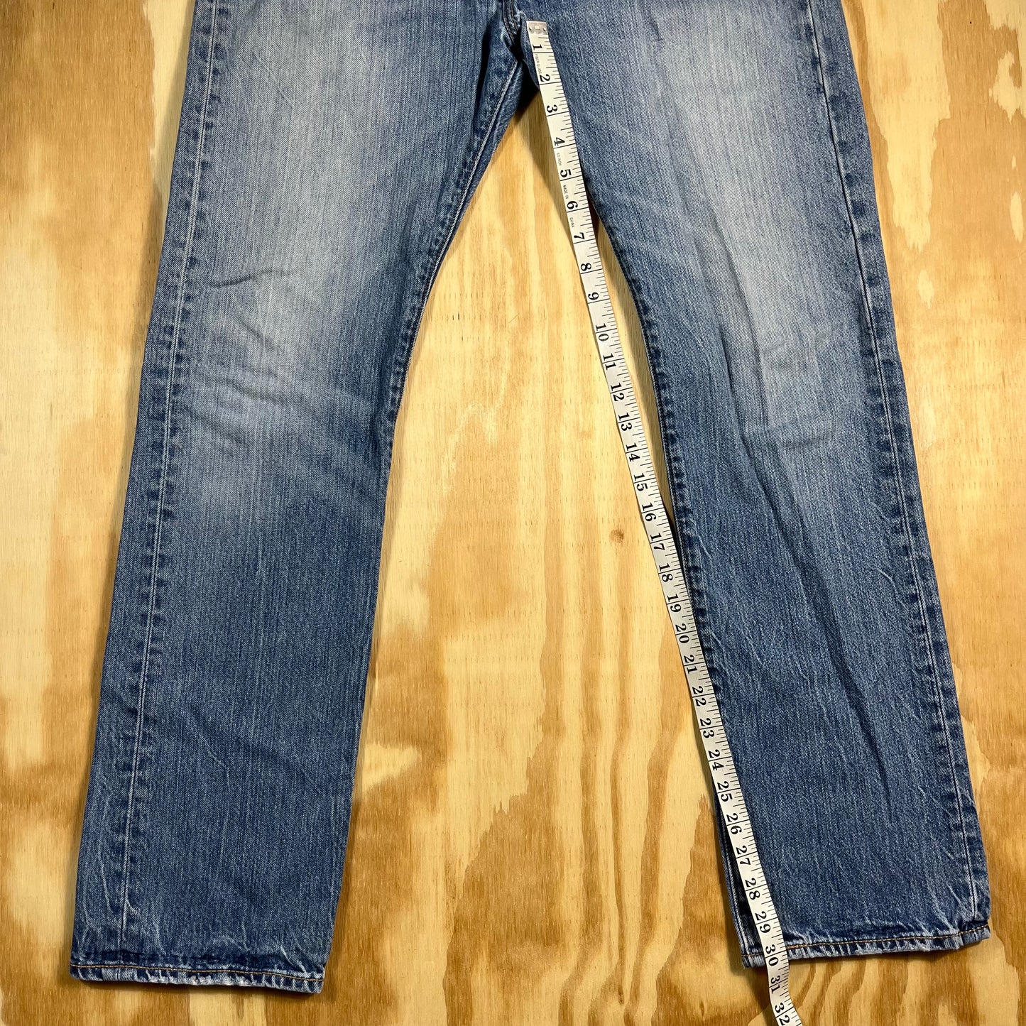preloved Levi's 501 medium wash straight leg button fly jeans - 32x32