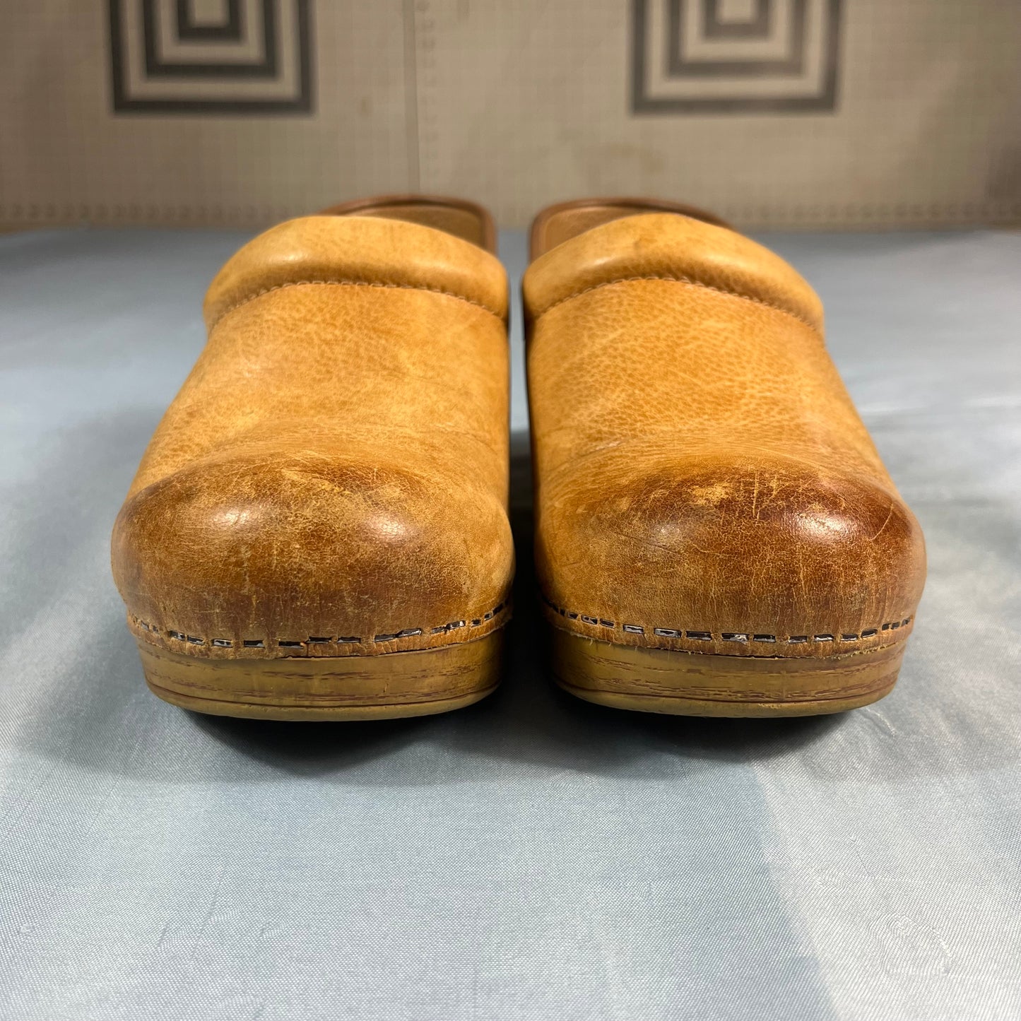 preloved Dansko professional clogs - size 38W