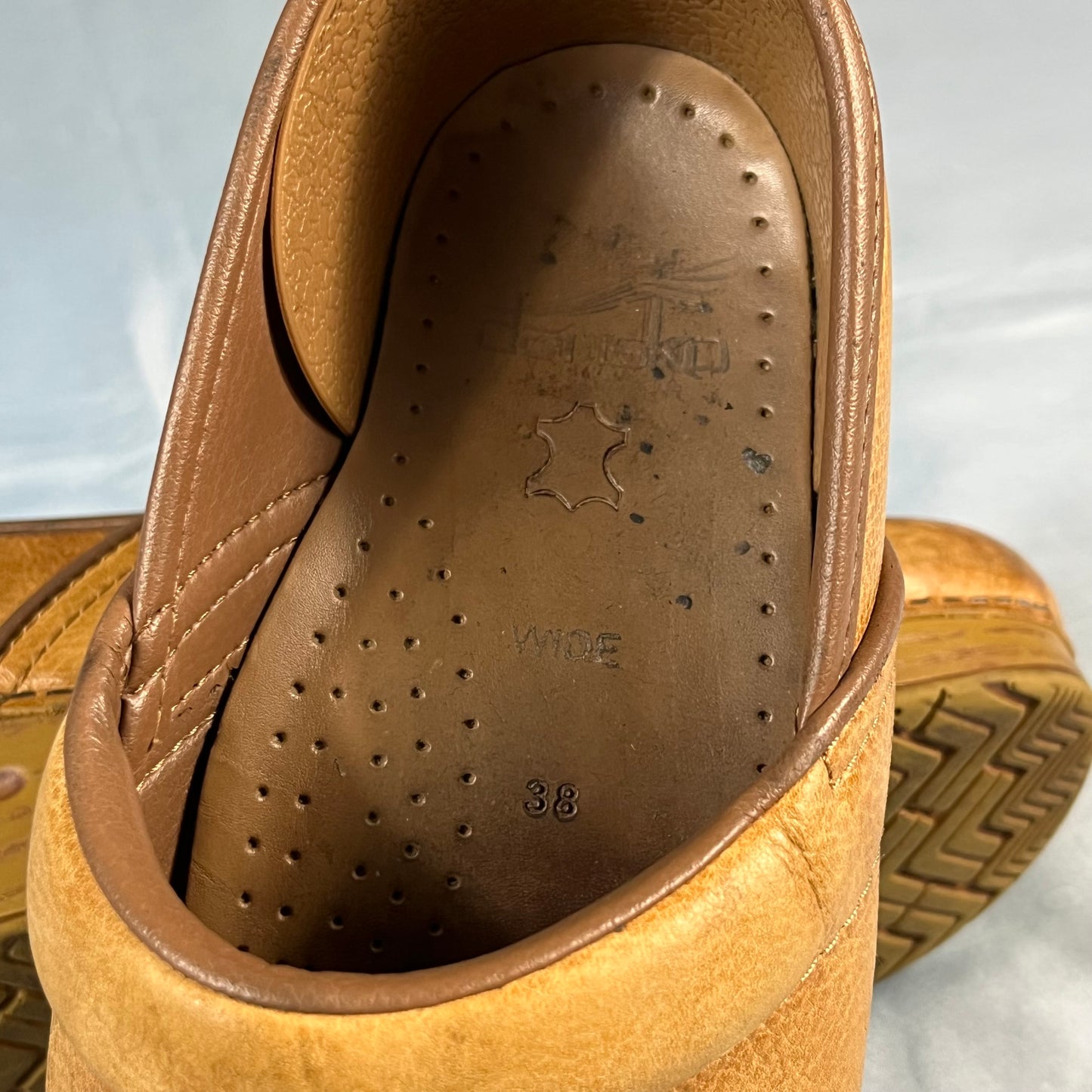 preloved Dansko professional clogs - size 38W