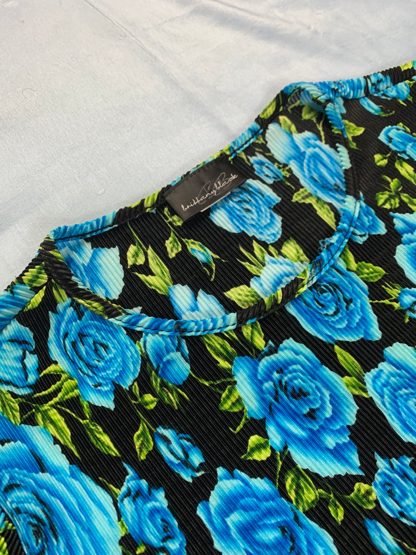 90s Y2K crinkle short sleeve top - size L/XL