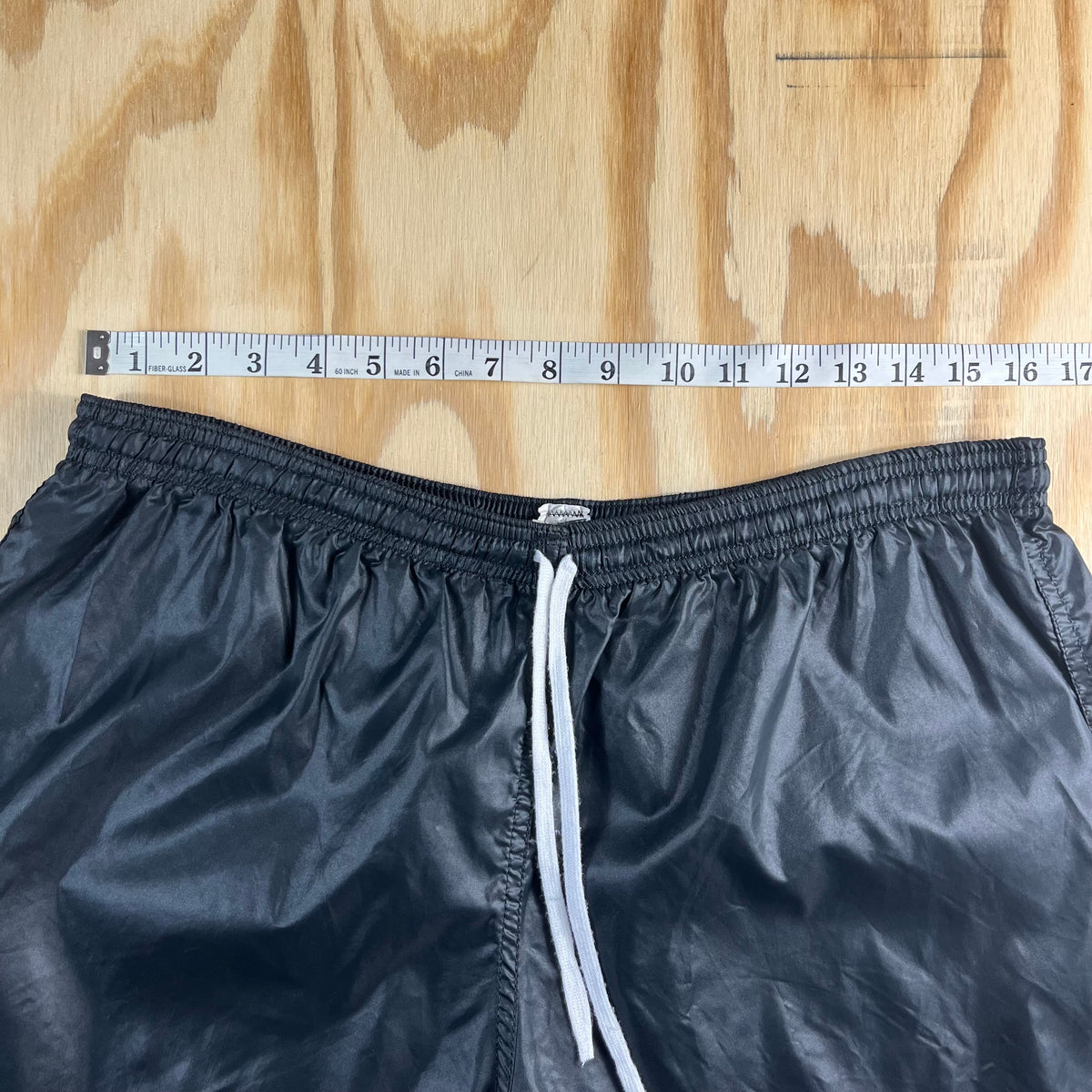 90s VTG Soffe Georgia Bulldogs black shiny nylon running shorts - L