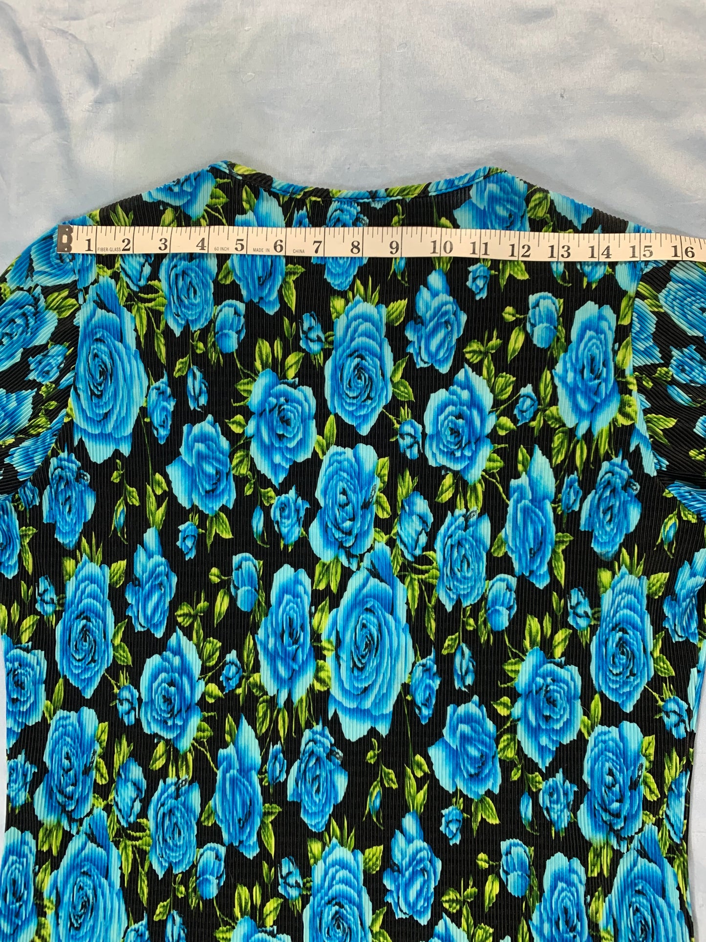 90s Y2K crinkle short sleeve top - size L/XL