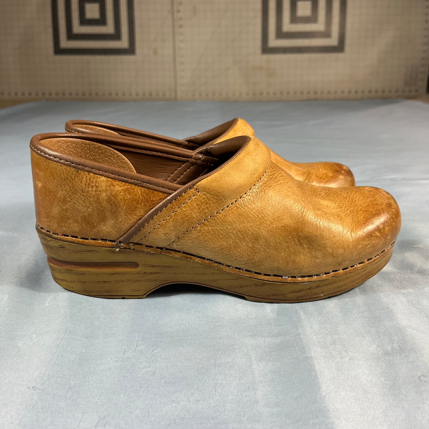 preloved Dansko professional clogs - size 38W