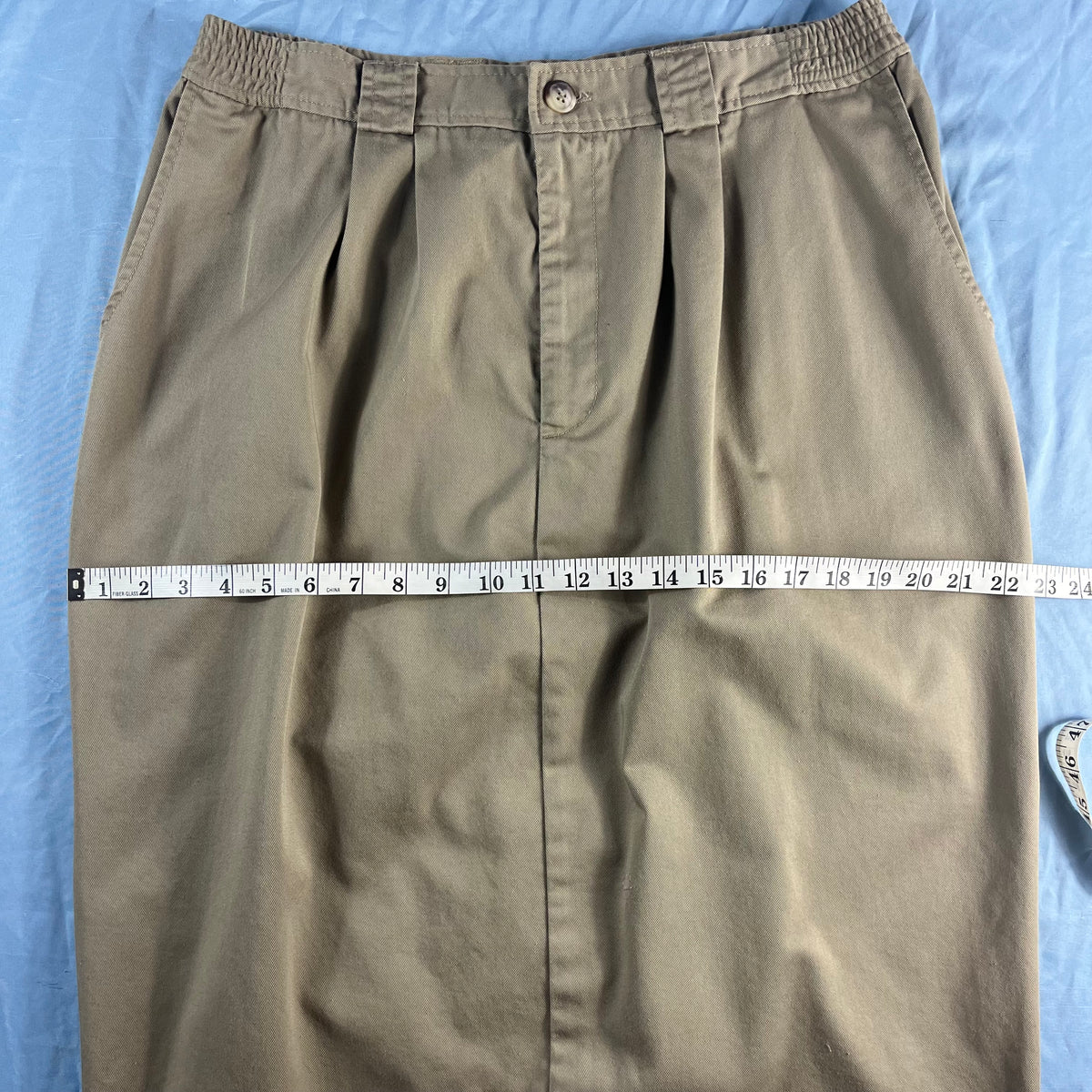 90s VTG khaki cotton chino pleated button back midi skirt - 30/32 - WL/M30