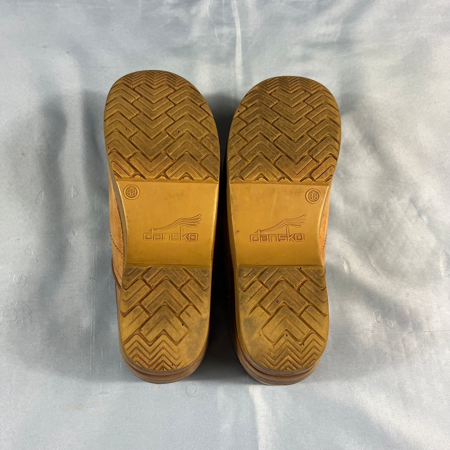 preloved Dansko professional clogs - size 38W