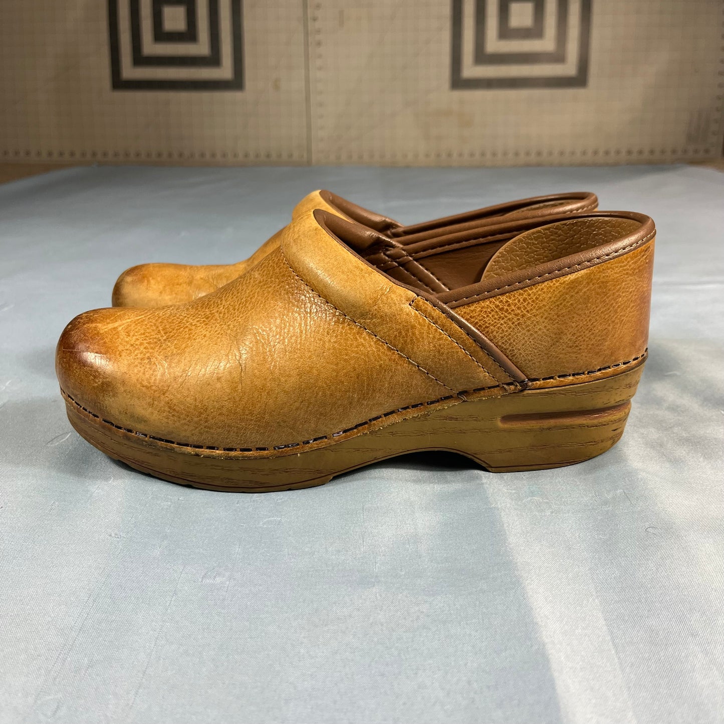 preloved Dansko professional clogs - size 38W