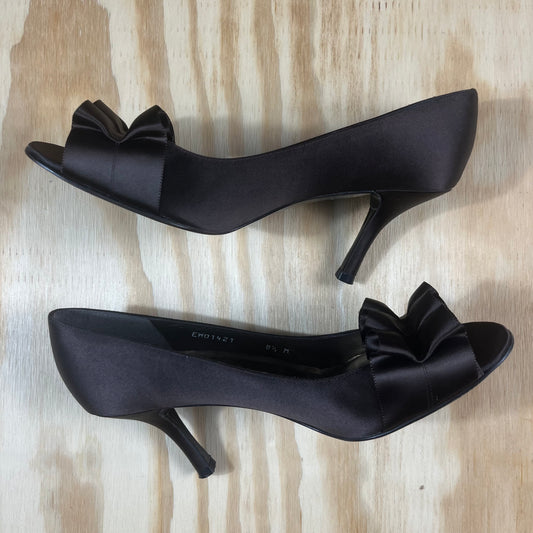 preloved Stuart Weitzman satin ruffle peep-toe pumps - 8.5W