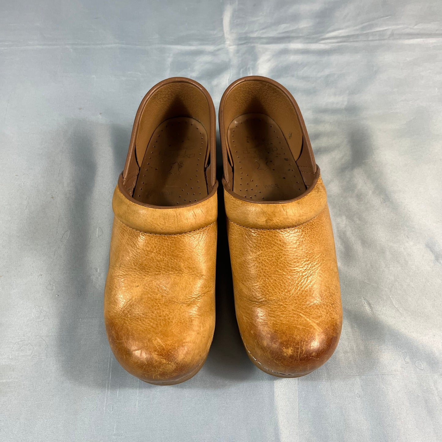 preloved Dansko professional clogs - size 38W